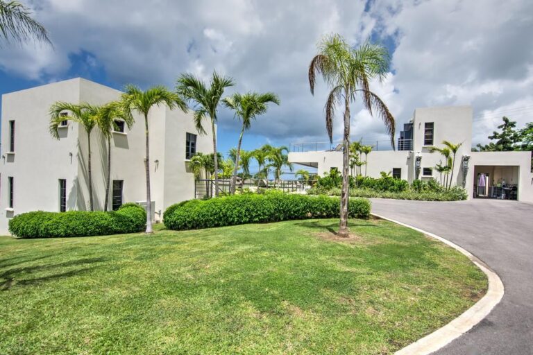 Breathtaking Views of the Ocean Holetown St James Barbados-