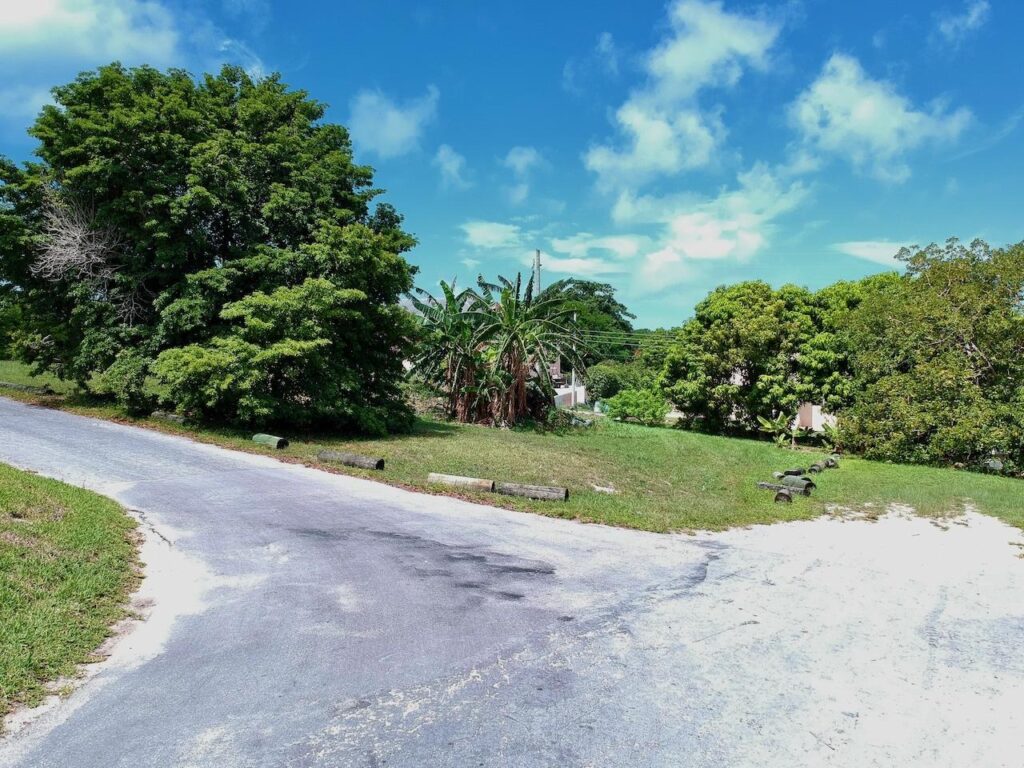 OFF VIVIAN PINDER ROAD