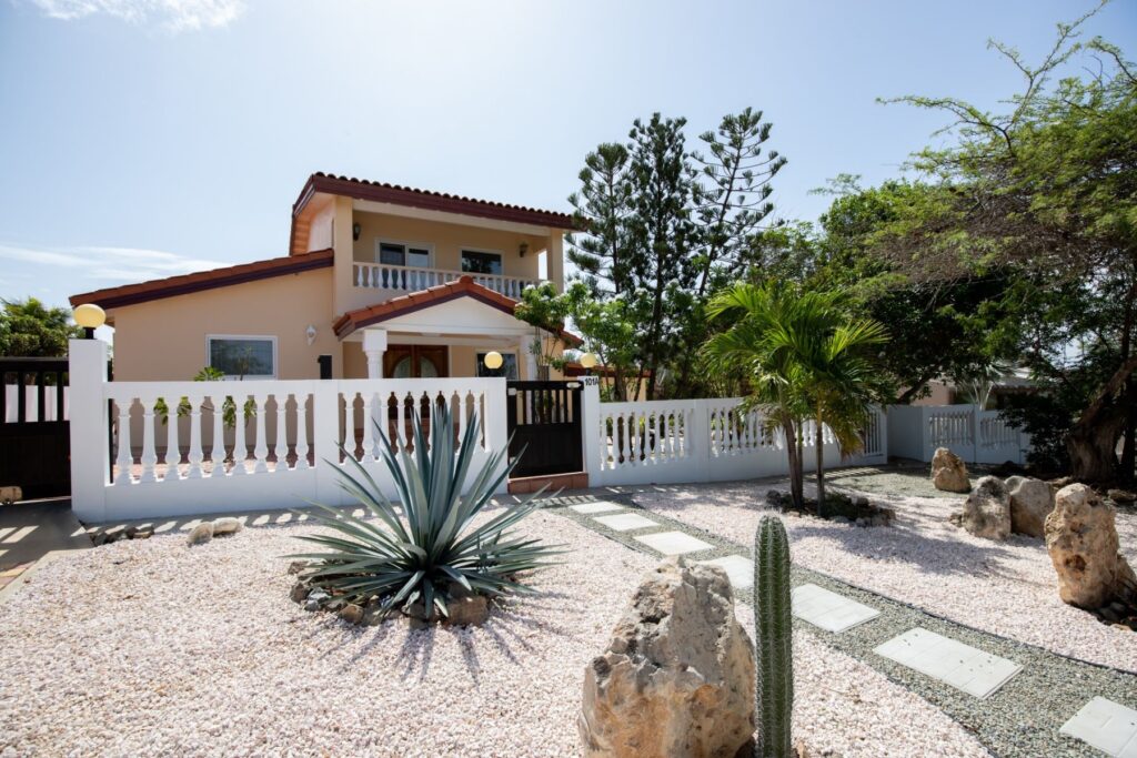 Oceanview Villa with Guest Apartment in Noord Aruba